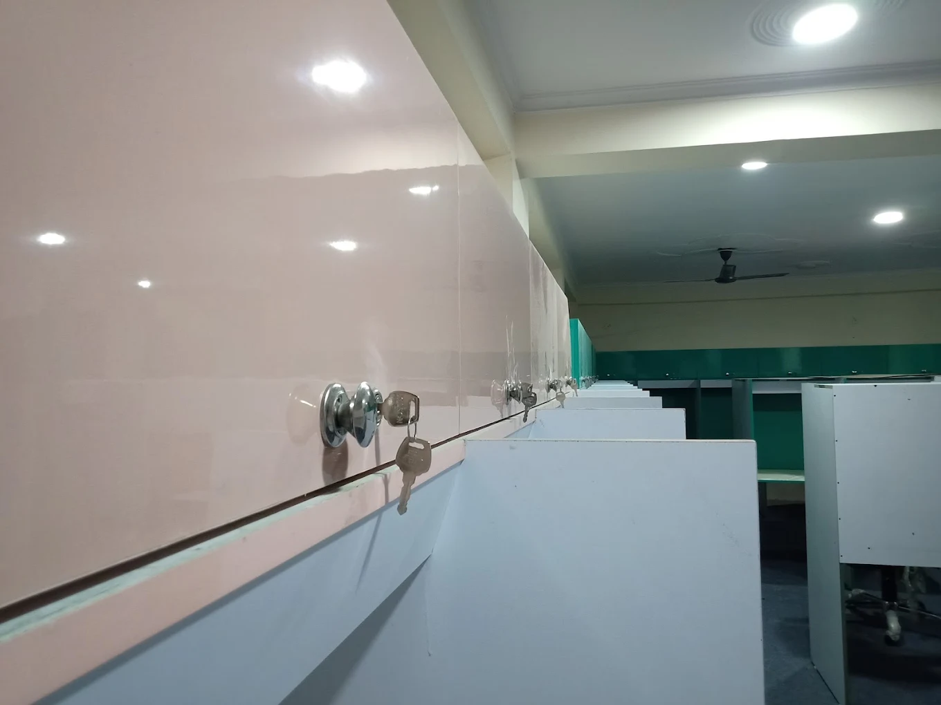 Lockable study booths